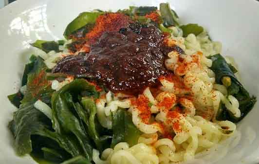 Không cần đến Hàn Quốc vẫn thưởng thức được mì trộn rong biển