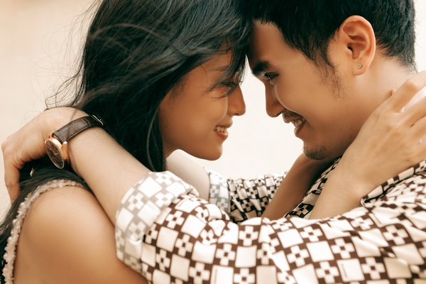 Khắc Hưng áp lực nhất với cảnh hôn mỹ nhân trong MV mới  