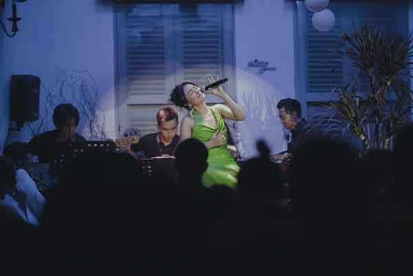 Duyên Quỳnh thực hiện minishow đánh dấu sự nghiệp 10 năm ca hát