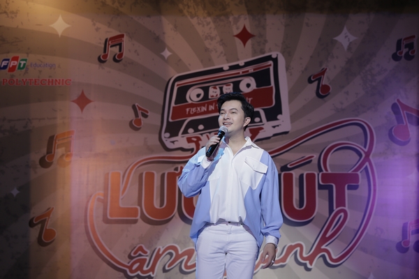 Ca sĩ Nam Cường ‘cháy hết mình’ với sinh viên