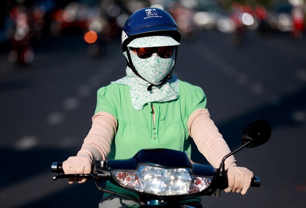 Tia UV ở mức nguy cơ gây hại rất cao: Người dân TP.HCM đề phòng bỏng da