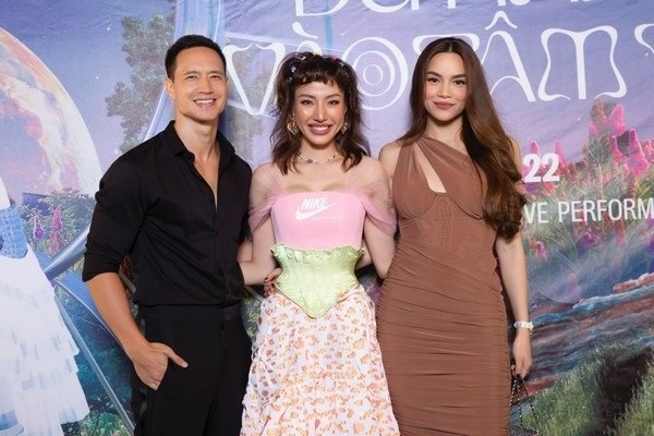 Hồ Ngọc Hà và Gigi Hương Giang ôm nhau khóc nhắc về kỷ niệm The Voice cách đây 10 năm