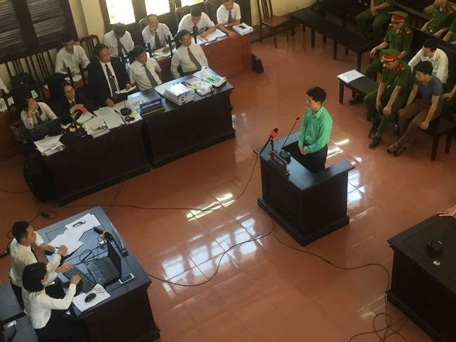 Bác sĩ Lương lên tiếng được điều tra viên cho xem lời khai của lãnh đạo để khai giống nhau?