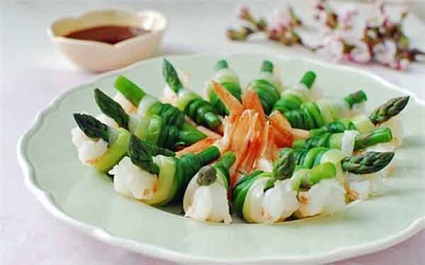 Đẹp và ngon như đậu đũa cuộn tôm sốt gừng