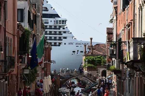 Ý ra lệnh cấm tàu du lịch cập bến TP.Venice