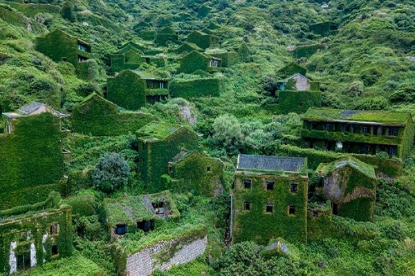 ‘Ngôi làng ma’ với vẻ đẹp xanh mát như truyện tranh