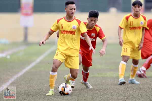 Tài năng trẻ Nguyễn Thái Sơn gây ấn tượng với lối chơi bóng thông minh