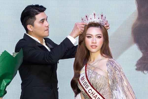 ‘Biểu cảm độc lạ’ gây xôn xao của Thanh Thanh Huyền khi được trao vương miện Miss Charm Vietnam 2023