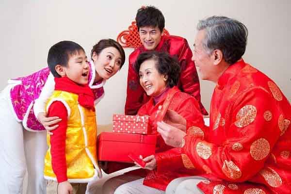 Những món quà công nghệ ý nghĩa dành tặng bố mẹ trong dịp Tết