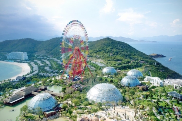 Chủ tịch Vingroup thuộc top 50 Nhân vật có ảnh hưởng nhất ngành Công viên giải trí toàn cầu