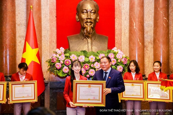 Lần thứ hai nhận Huân chương Lao động, Hoa khôi Taekwondo Châu Tuyết Vân nói gì?
