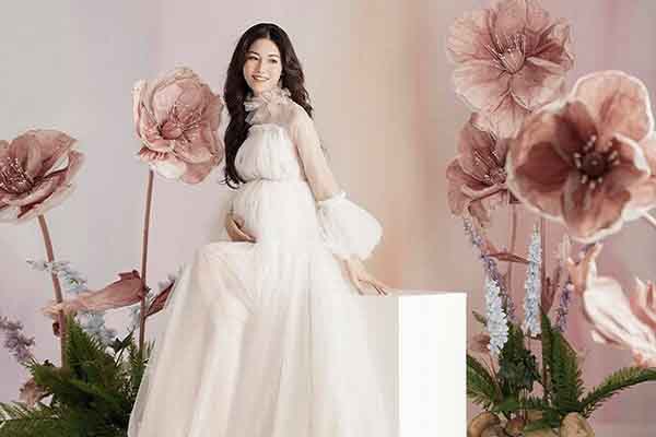 Á hậu Thanh Tú khoe bụng bầu tháng cuối, vẫn đẹp rạng ngời