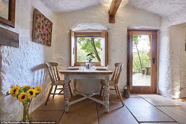 Độc đáo ngôi nhà trong hang động 800 tuổi