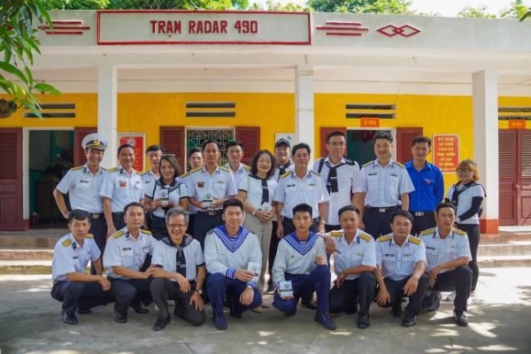 Hành trình từ trái tim vượt sóng cả đến với người dân, chiến sĩ huyện đảo Bạch Long Vĩ