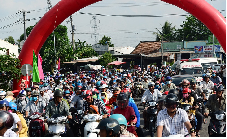 Hàng nghìn người nô nức kéo nhau lên cầu mới Cao Lãnh