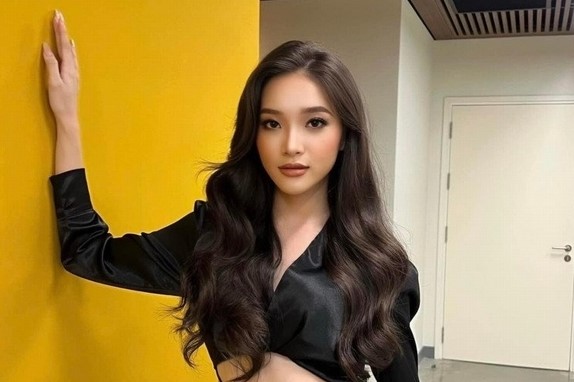 Vóc dáng ‘thắt đáy lưng ong’ cân mọi phong cách của Hoa hậu Kim Ngân