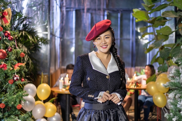 Văn Mai Hương hóa thân thành Như Quỳnh thể hiện hit ‘Cầu hôn’ phiên bản Giáng sinh