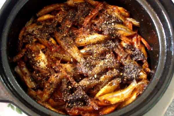 Cá cơm kho cay kiểu miền Trung, ăn hoài vẫn nhớ