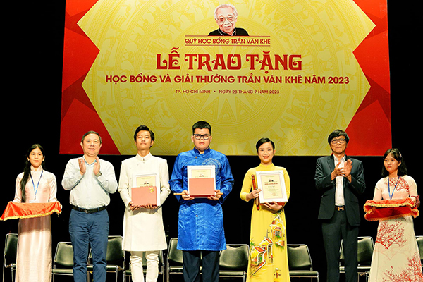 Tôn vinh và phát triển di sản âm nhạc dân tộc qua Quỹ học bổng Trần Văn Khê