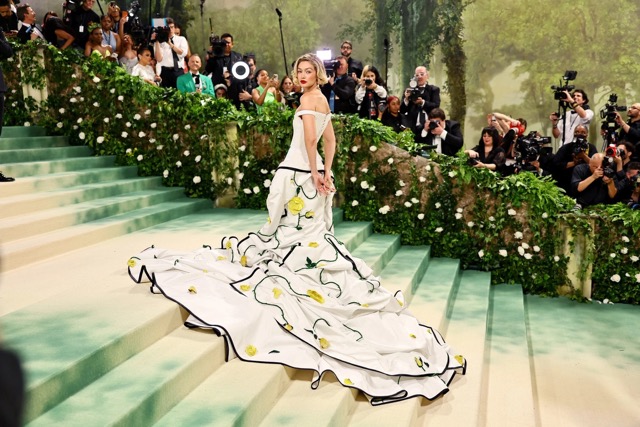 Loạt trang phục đẹp tại Met Gala 2024