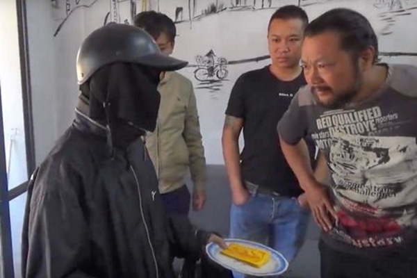 Clip ‘giải mã ăn mày mặt đen’ tại Hà Nội là sản phẩm dàn dựng câu view