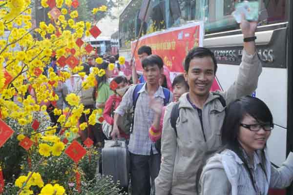 Tặng vé xe giúp các bạn LGBT về quê đón Tết