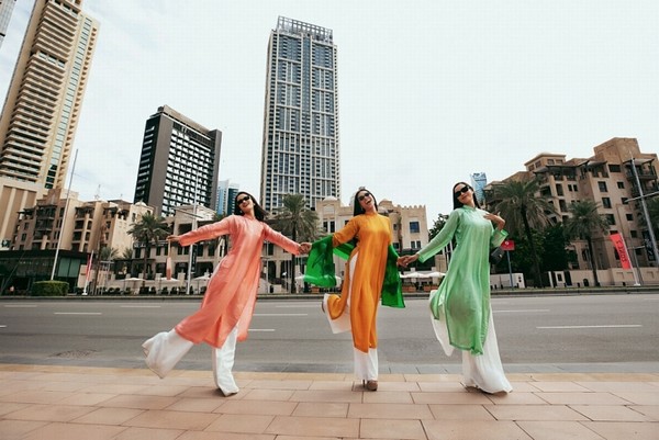 Diện áo dài ‘sành điệu’, dàn Hoa – Á hậu hoàn vũ Việt Nam high fashion tại Dubai 
