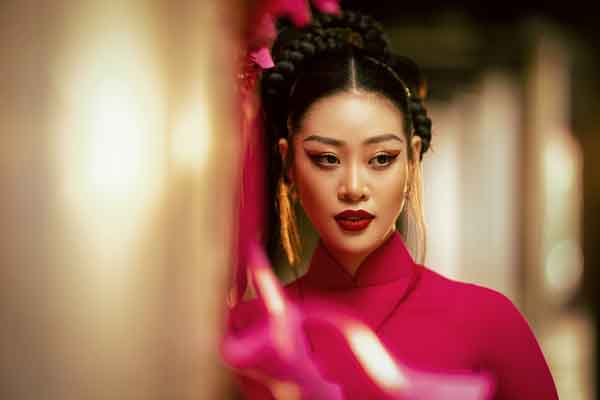 Hoa hậu Khánh Vân duyên dáng diện áo dài những ngày cận Tết Quý Mão 2023