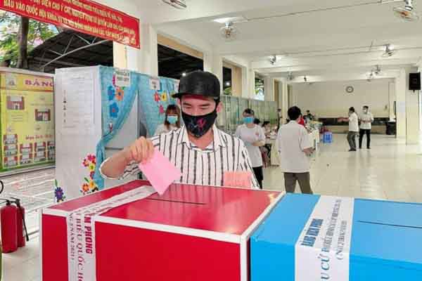 Đan Trường kêu gọi mọi người nâng cao ý thức chống dịch