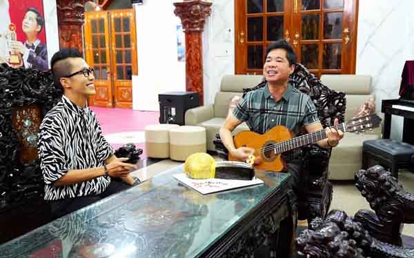 ‘Gõ cửa nhà sao’: khám phá ngôi nhà độc đáo của ‘Ông hoàng nhạc sến’ Ngọc Sơn 