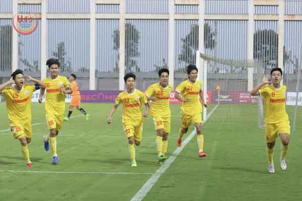 Thắng Nutifood, Hà Nội ngược dòng vào chung kết