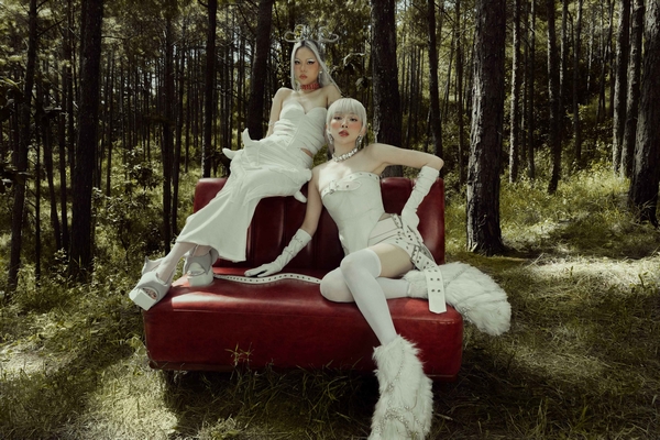 Tóc Tiên và tlinh hoá thần Cupid trong ‘Like This Like That’