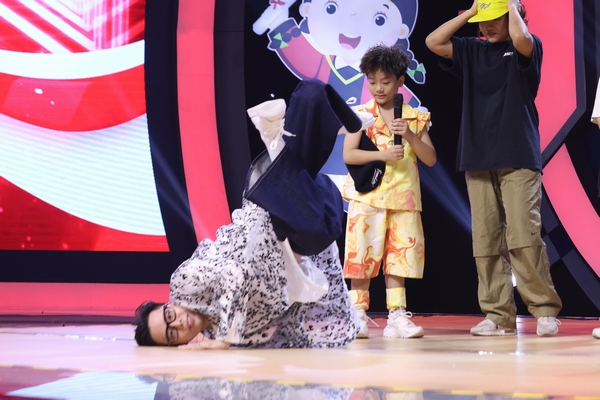 ‘Kẹo vô vị’ Trịnh Thăng Bình được phen tỏa sáng vì khả năng ke đầu cực đỉnh