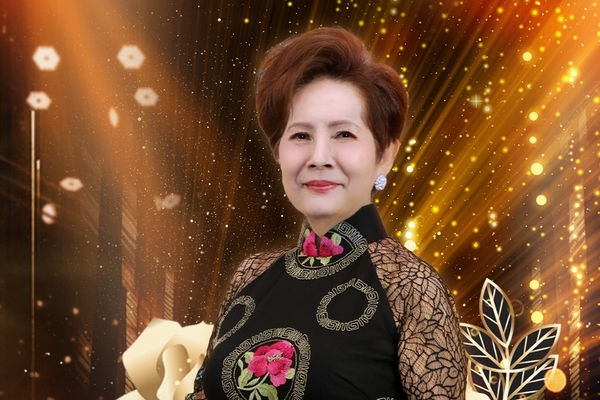 Danh ca Phương Dung mua biệt thự, xe hơi cho gia đình ở tuổi 17