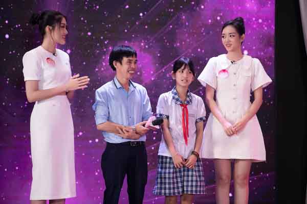 ‘Thầy giáo công nhân’ dạy kèm miễn phí cho học sinh khó khăn suốt 13 năm