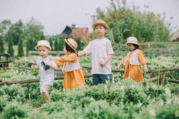 Ngắm 4 bạn nhỏ xinh yêu trong bộ ảnh rực rỡ sắc màu