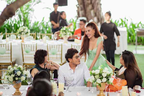 Hot nhất hôm nay: Thúy Diễm – Lương Thế Thành làm tiệc thôi nôi cực kỳ hoành tráng cho con trai