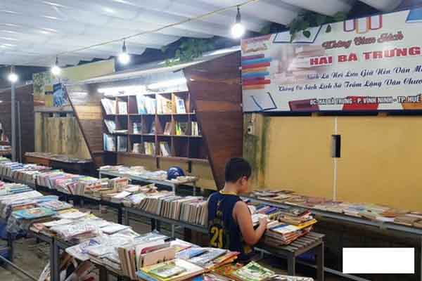 Đường sách ở Huế bị đóng cửa vì bày bán sách lậu, sách giả