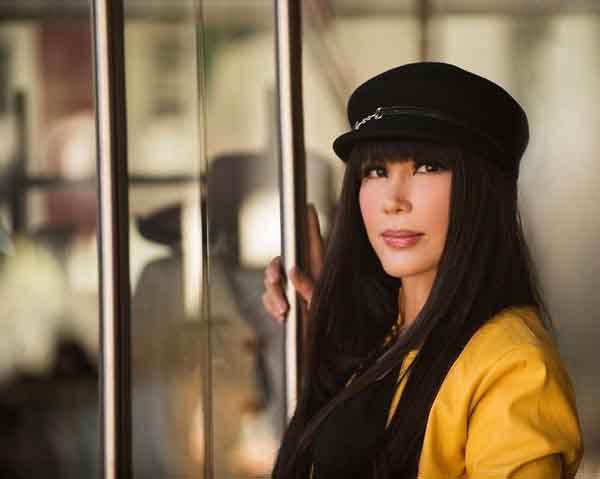 Danh ca Nhật Hạ tâm sự về cuộc sống ở Mỹ sau 2 năm dịch bệnh