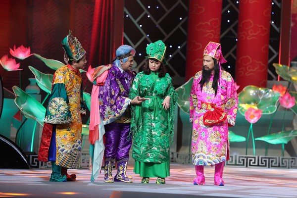 ‘Nhiễu’ giấy đi đường, ‘thổi giá’ kit xét nghiệm…chưa đủ ‘cứu’ Táo quân