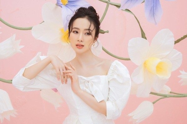 Vừa bị phạt 7,5 triệu đồng, Angela Phương Trinh vẫn viết tiếp giun đất… chữa ung thư