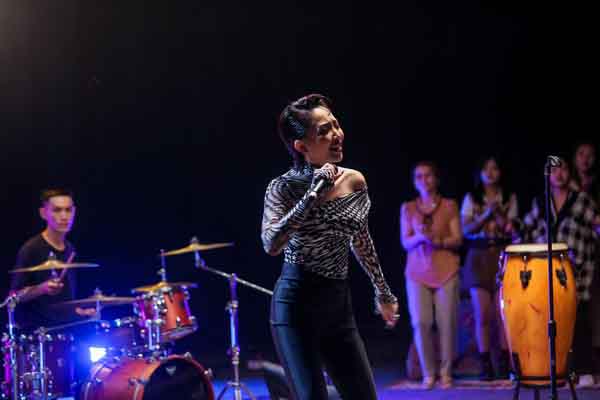 ‘Rocker Tóc Tiên’ khuấy đảo album 25 năm ‘Làn sóng xanh’