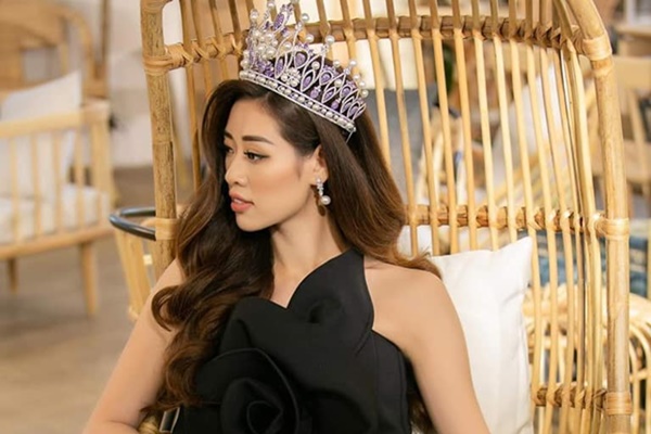 Vương miện của Khánh Vân bất ngờ bị gãy