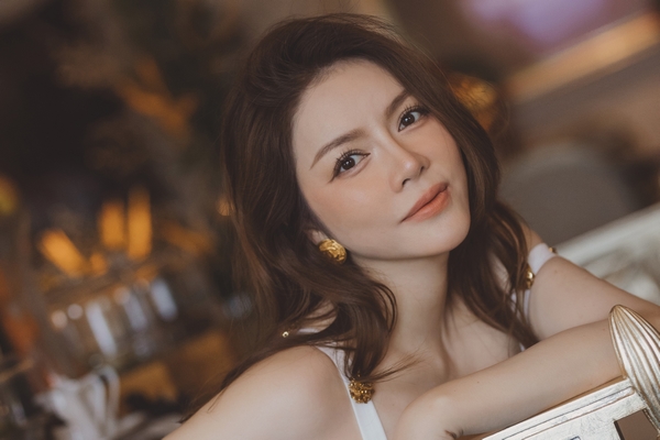 ‘Kiều nữ hột xoàn’ Lý Nhã Kỳ đón sinh nhật ra sao?