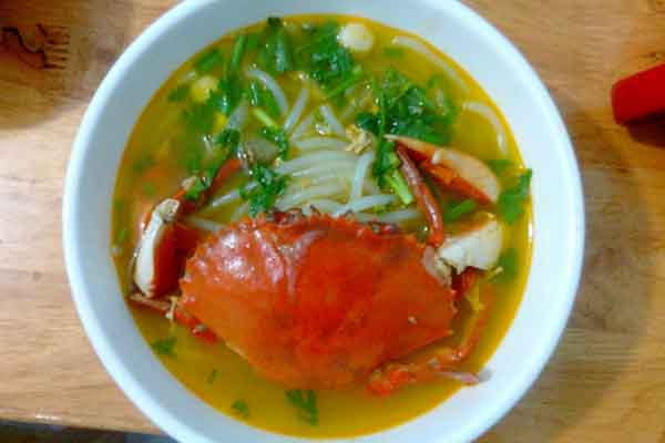 Bánh canh cua chiêu đãi cả gia đình vào cuối tuần