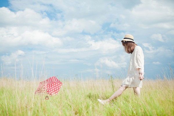 Bạn rất xinh đẹp. Thứ xấu xí ở đây là xã hội.