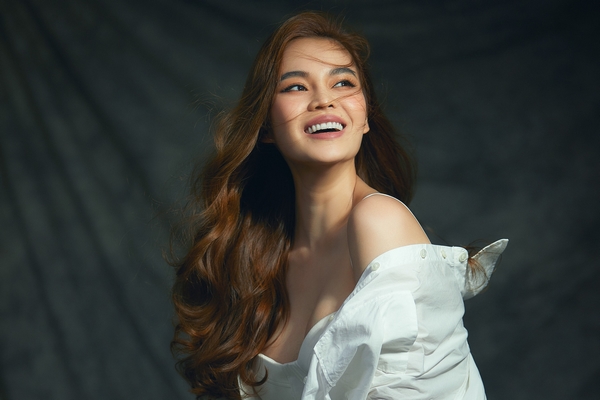 Giang Hồng Ngọc lần đầu chụp ảnh quyến rũ, đậm chất ‘đàn bà’