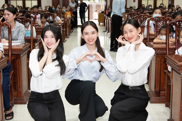 Mai Phương, Phương Nhi tích cực làm thiện nguyện trước thềm chinh chiến quốc tế