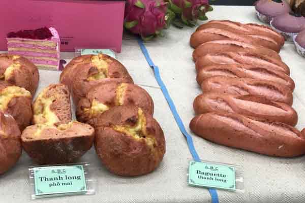 Hé lộ công thức làm bánh mì thanh long từ ông chủ ABC Bakery