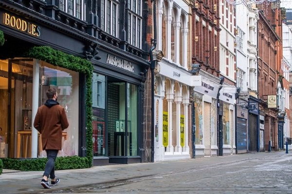 Dịch COVID-19: Anh phong tỏa toàn quốc vì biến thể mới, Mỹ trải qua tuần lễ chết chóc với 18.400 ca tử vong